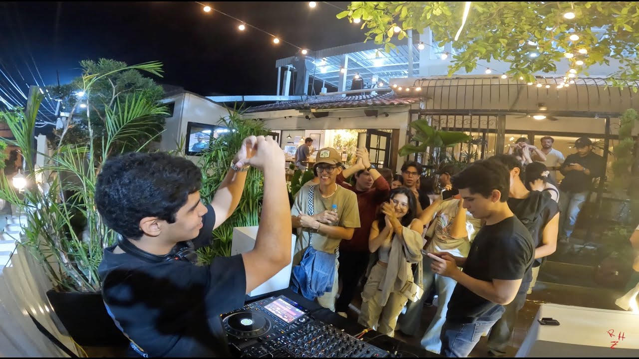 Rahel Santhos y Luisfer tocando el Closing Set